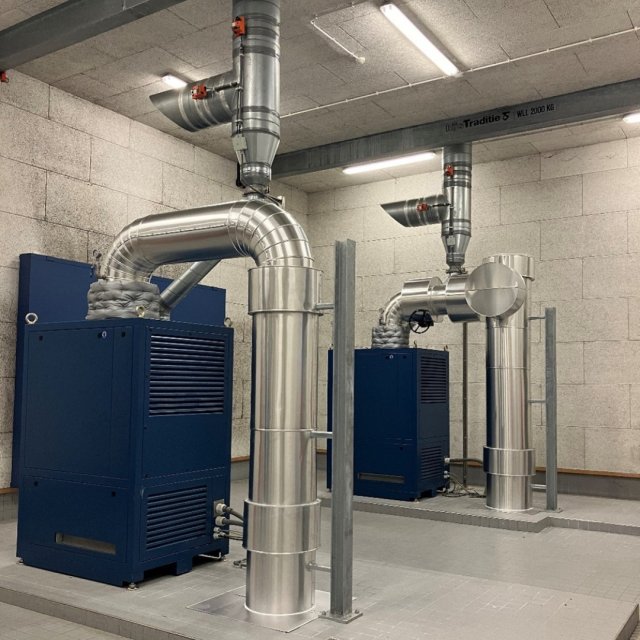 Nieuwe blowers zijn twee keer kleiner dan de oude. Dat zie je aan de vloer.