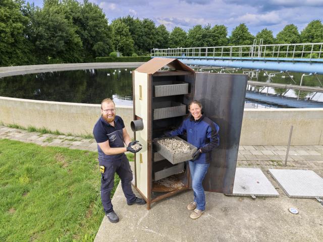 Collega's Henry en Babette met cellulose.